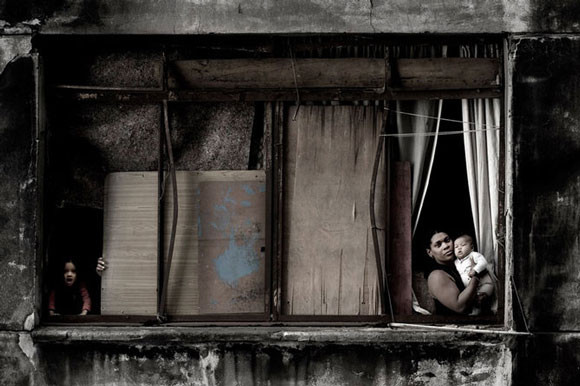 Julio Bittencourt - In a Window of Prestes Maia - zdjęcie 1