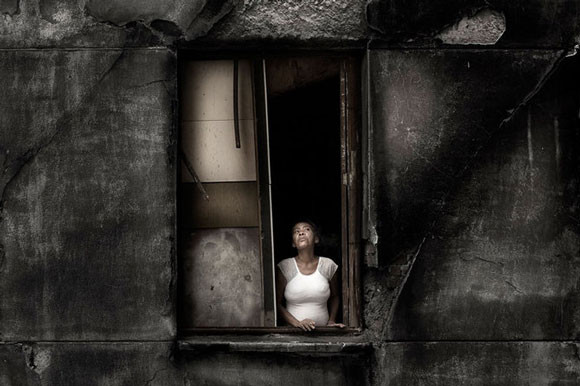 Julio Bittencourt - In a Window of Prestes Maia - zdjęcie 6